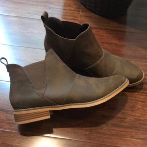 Size 11 brown booties